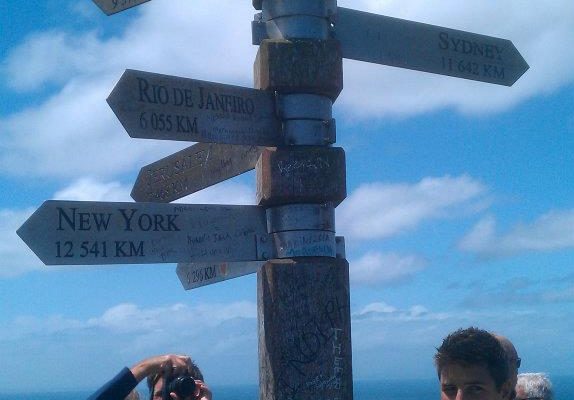 Travel Scam! New Study Finds 4 Out Of 5 Multiple-Travel-Arrow-Direction Signs Are Inaccurate